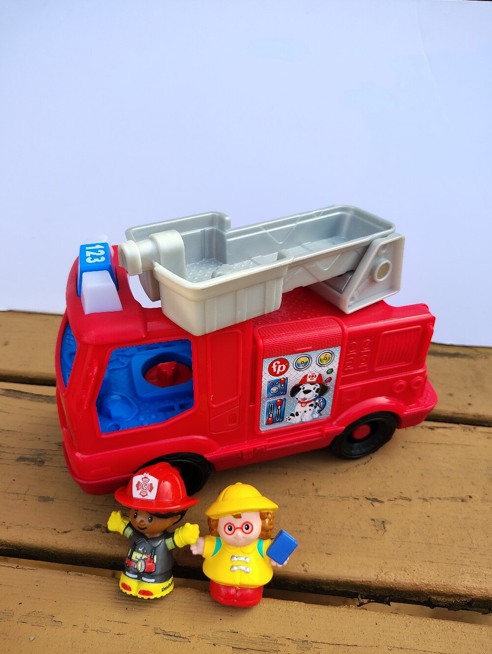 Fisher Price Little People Lights & Sounds Fire Truck 2 Figures Helping People